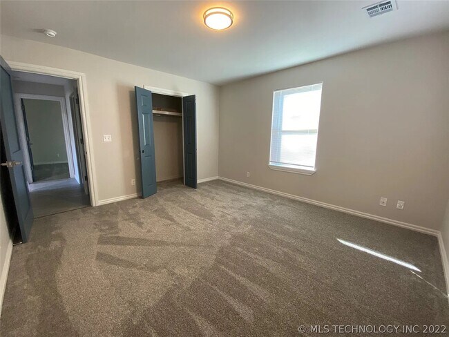 Building Photo - 776 E Seminole Pl