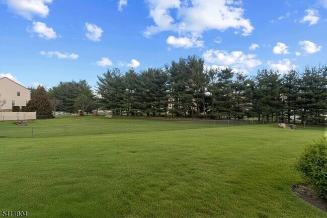 Building Photo - 137 Stratford Dr