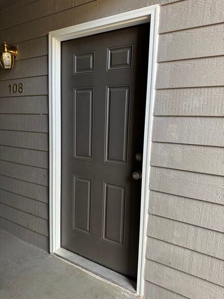 Front door entrance of condo - 2575 S Syracuse Way