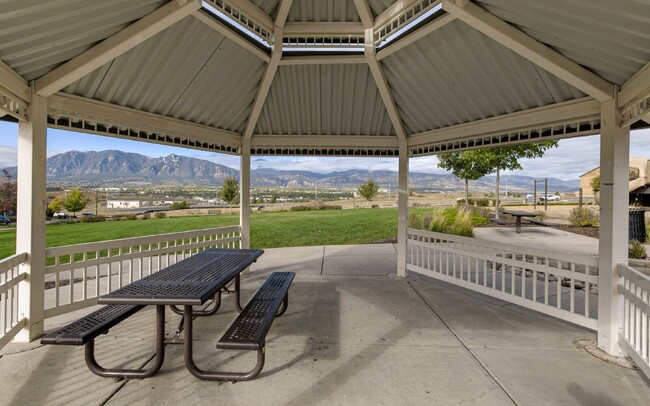 Building Photo - 2284 St Paul Dr