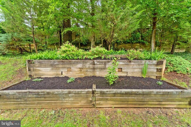 Building Photo - 2660 Oakton Glen Dr