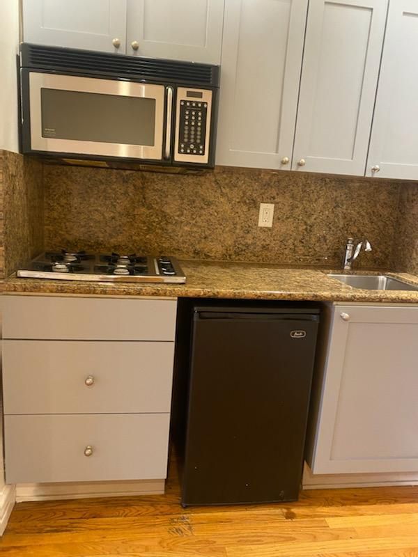 Building Photo - 152 S Peck Dr