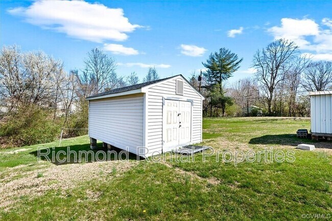 Building Photo - 2520 Farrand St