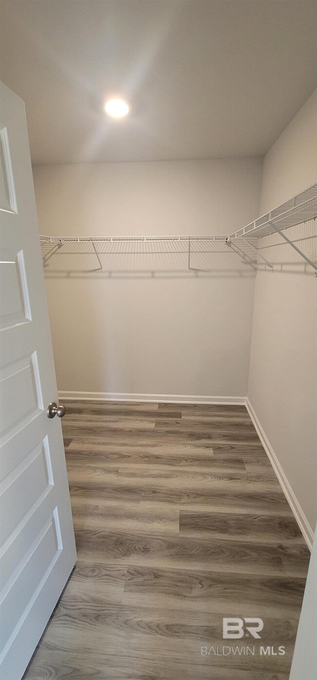 Building Photo - 388 Winters Ave