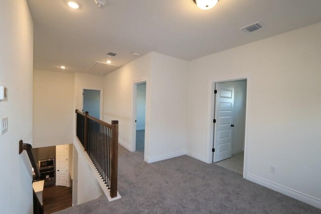 Building Photo - 109 White Magnolia Cv