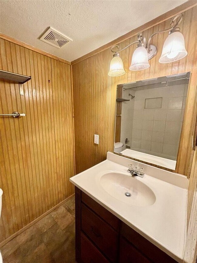 Building Photo - 1705 Chris Craft Dr