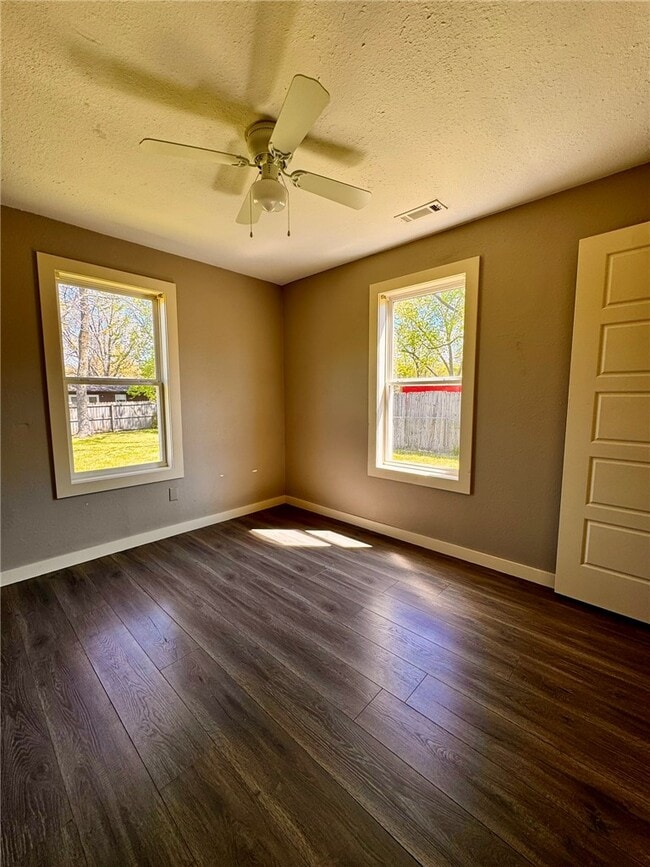 Building Photo - 803 E Greenfield St