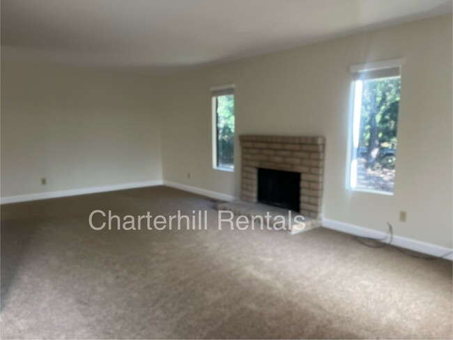 Building Photo - Lovely single level condo in Brush Creek V...