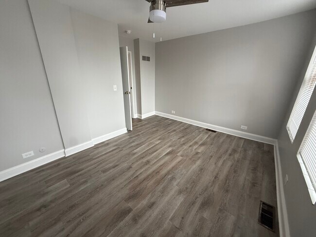 Building Photo - 744 W Gordon Terrace