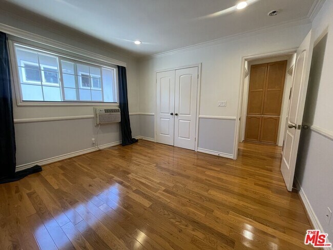 Building Photo - 1126 N Formosa Ave