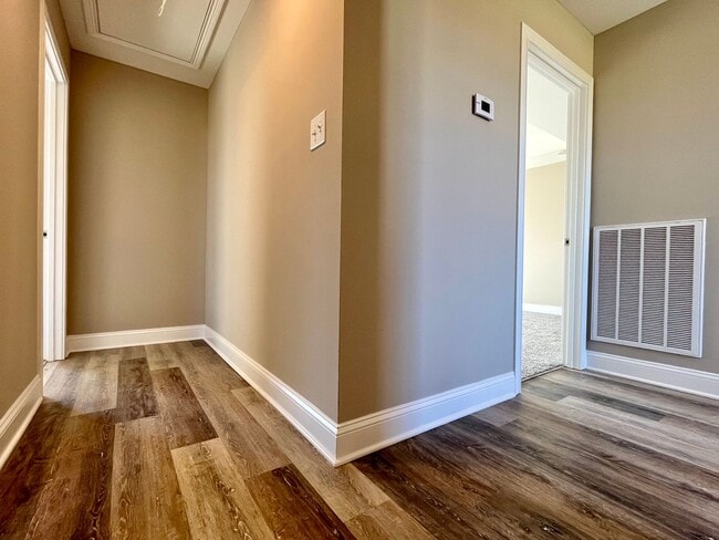 Building Photo - Welcome To Clarksville!