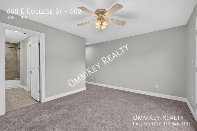 Building Photo - 608 E College St