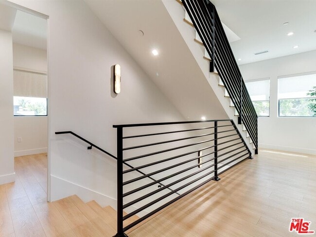 Building Photo - 5929 Hesperia Ave