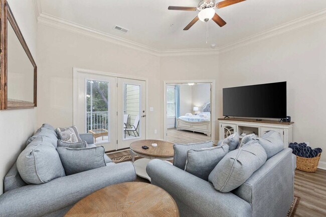 Building Photo - 587A Sunnyside Ave