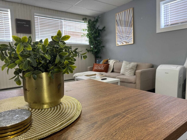 Building Photo - 508 Elm St