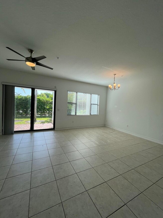 Building Photo - 1393 SW 115th Ave