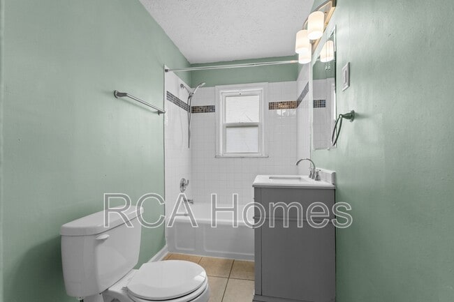 Building Photo - 3202 Ruckle St