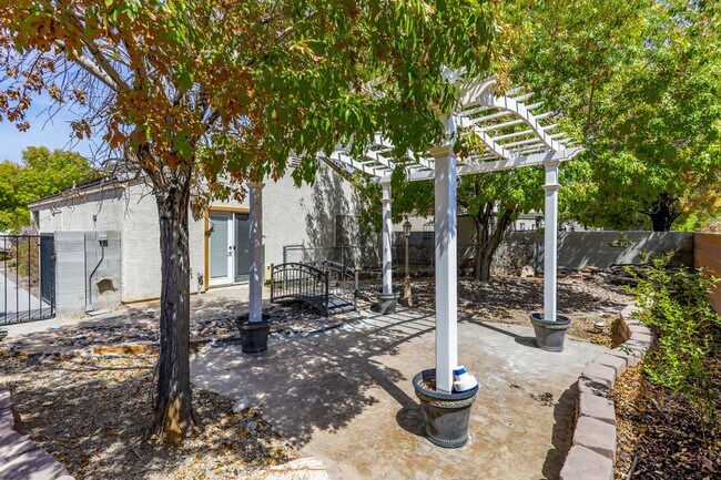 Building Photo - 3 Bedroom Single Story Northwest Vegas Home