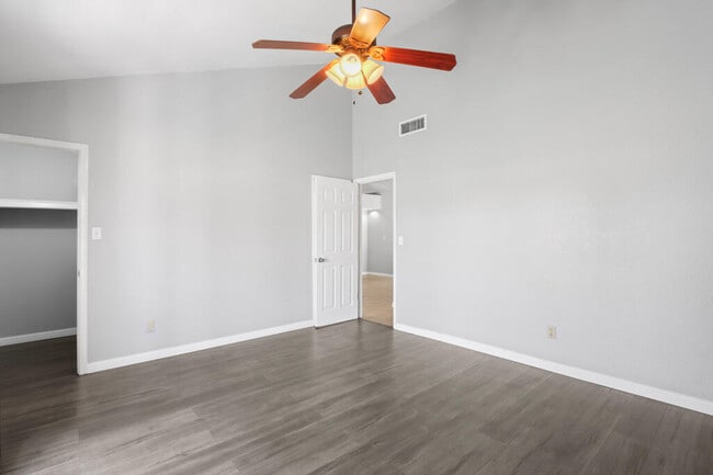 Building Photo - 10901 Highwood Way