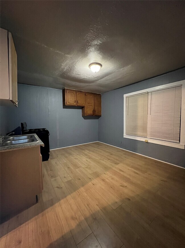 Building Photo - 13928 Bandera St