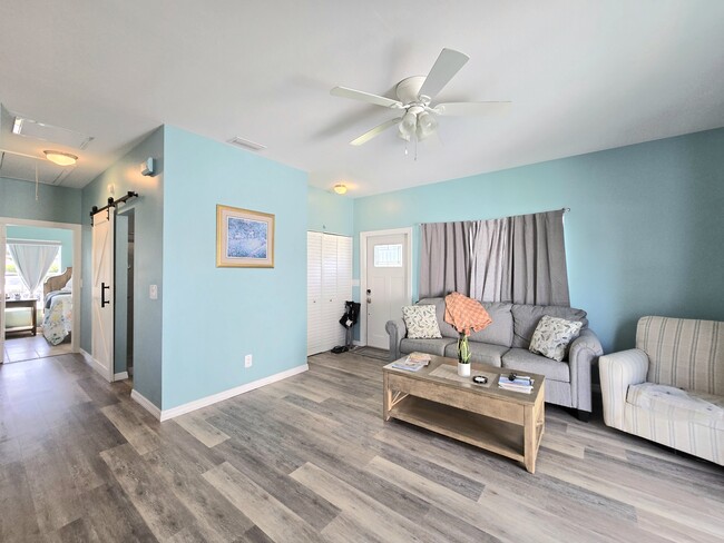 Building Photo - 6121 Lakefront Dr