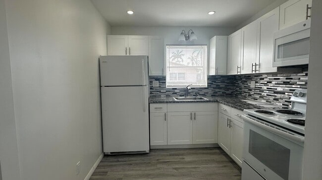 Building Photo - 2723 Dudley Dr W