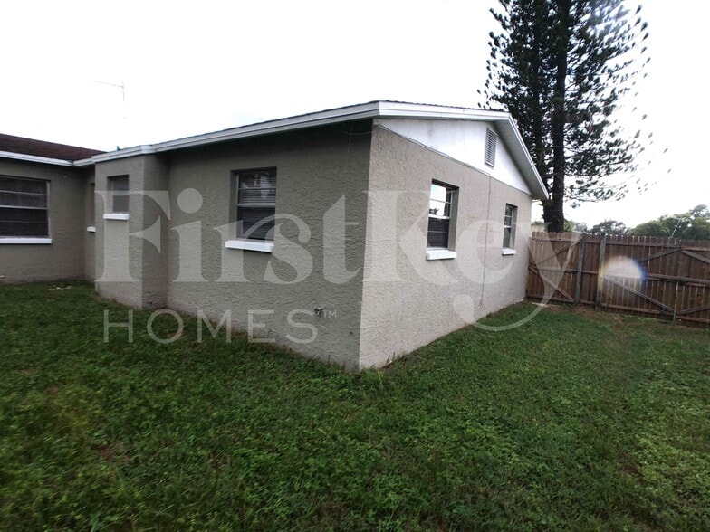 Building Photo - 3252 Peterborough St