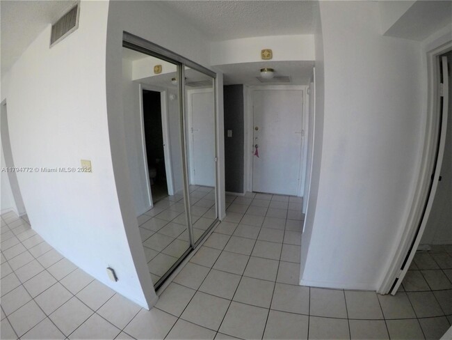Building Photo - 1800 Collins Ave