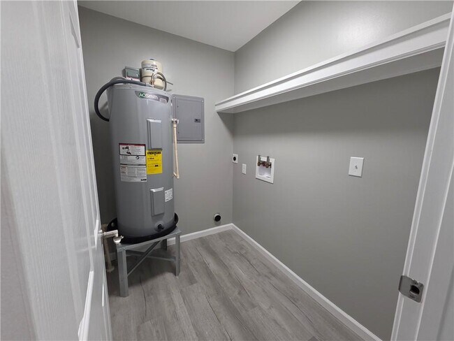 Building Photo - 3066 Baycrescent Dr