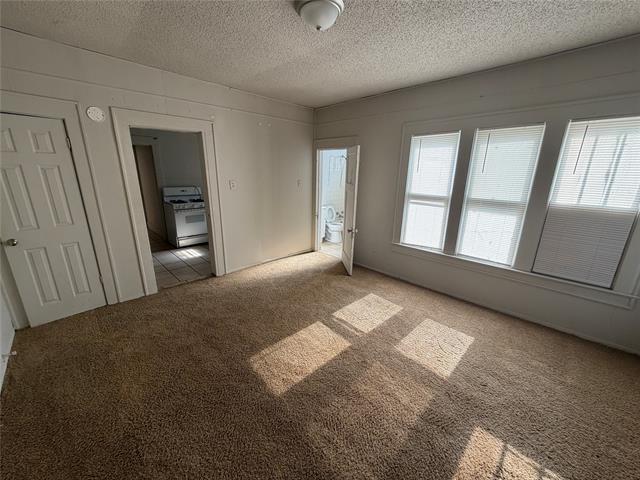 Building Photo - 604 Elm St