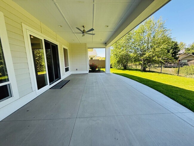 Building Photo - Modern Farmhouse in Cartwright Ranch