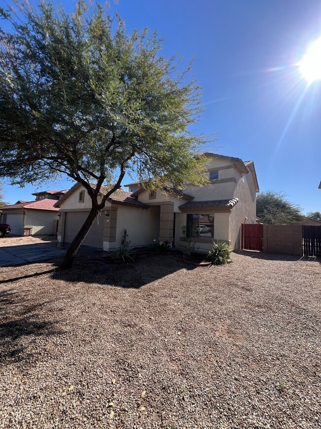 Building Photo - 1371 E 10th Pl