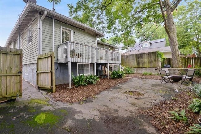 Building Photo - 564 Winton Terrace NE