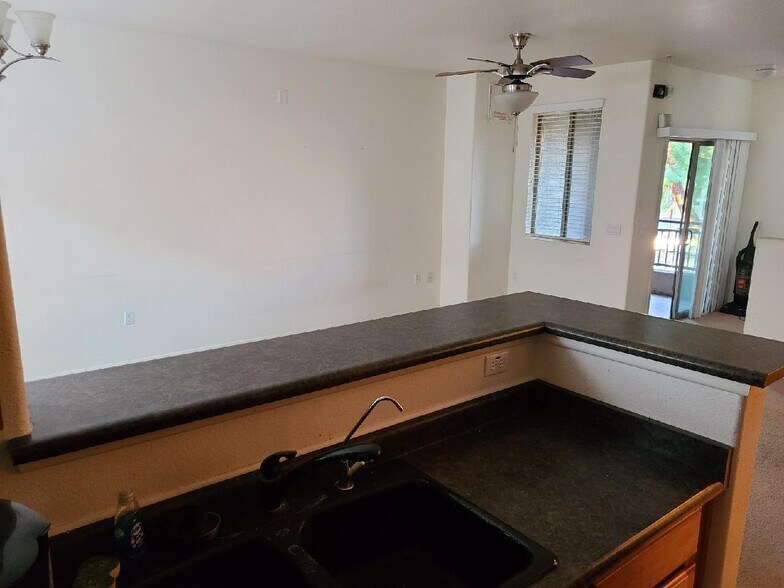 Open kitchen/dining area - 2401 E Rio Salado Pky