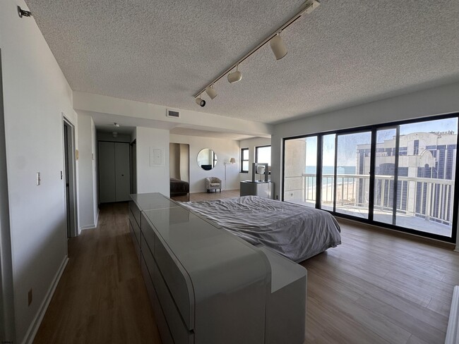 Building Photo - 3101 Boardwalk