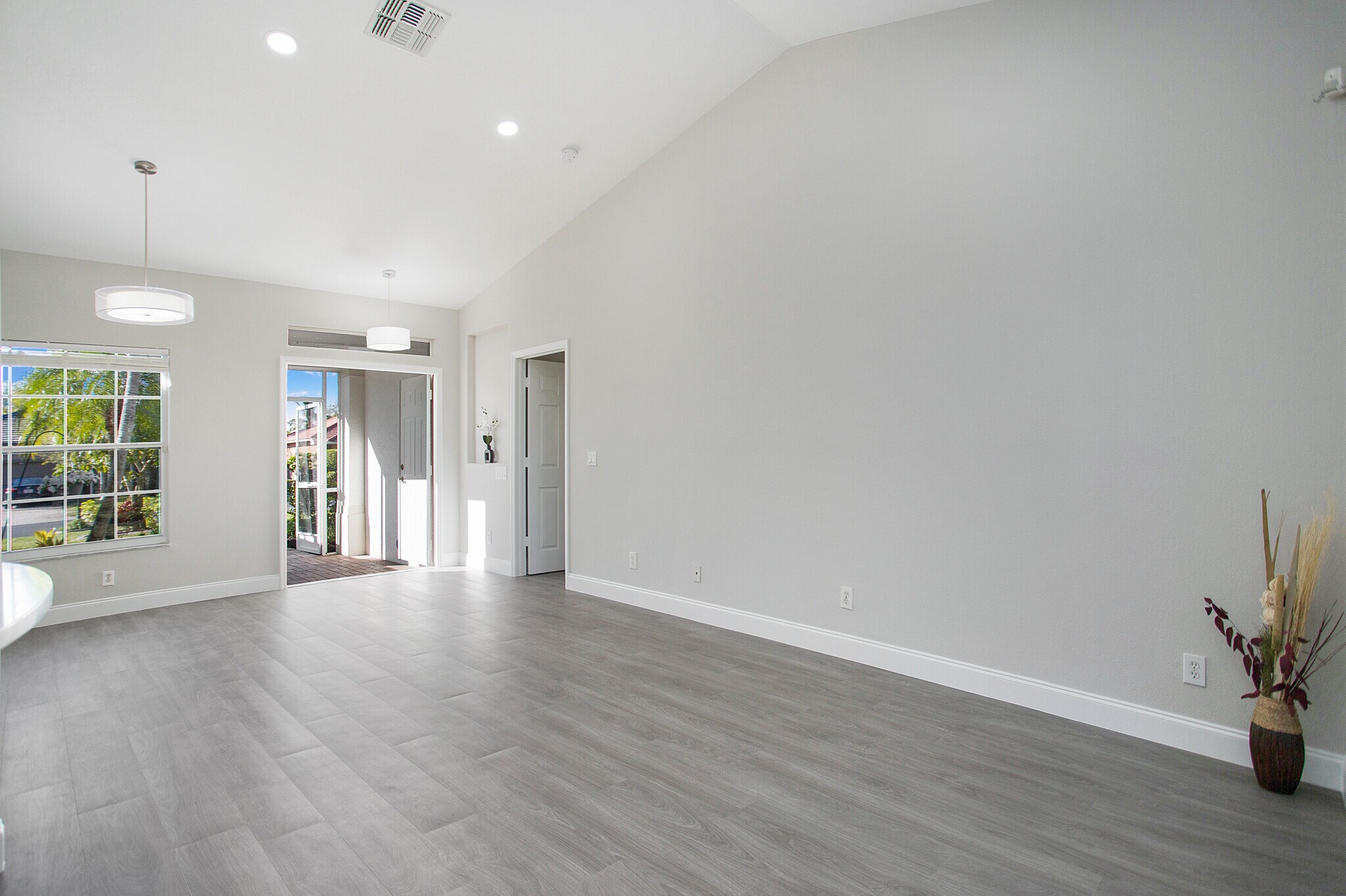 Building Photo - 2921 Inlet Cove Ln E