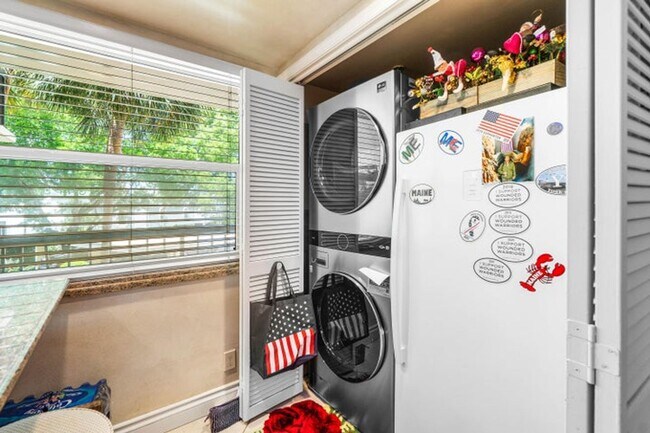 Building Photo - 374 Golfview Rd