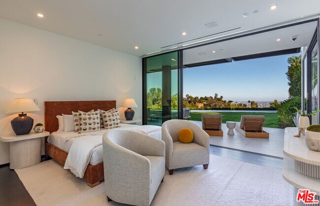 Building Photo - 9364 Beverlycrest Dr