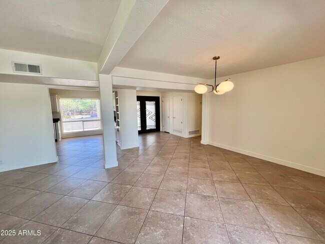 Building Photo - 4847 E Calle de Las Estrellas Rd