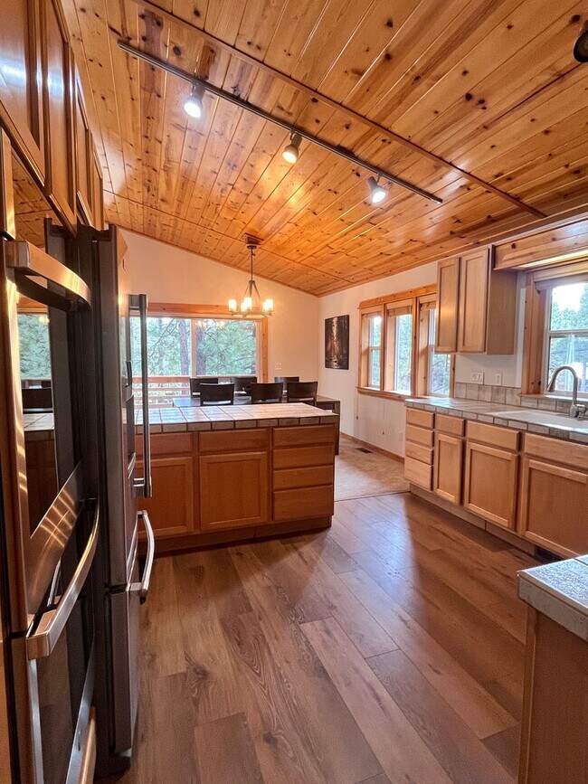 Building Photo - Flexible 3 month Lease available in Tahoe Donner - April, May, June