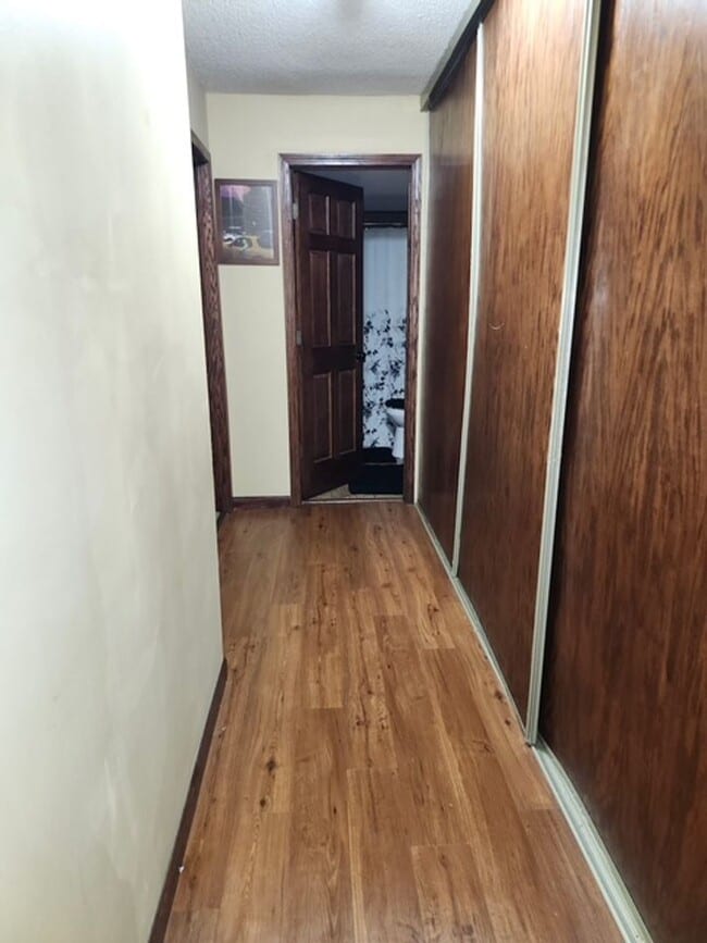 Building Photo - Spacious 2 bedroom in Hopkins