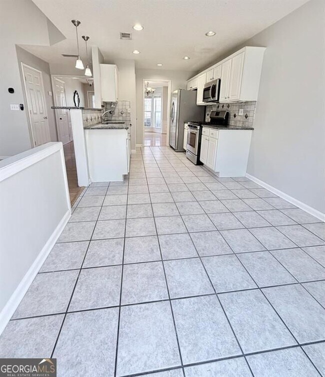 Building Photo - 2523 Alvecot Cir SE