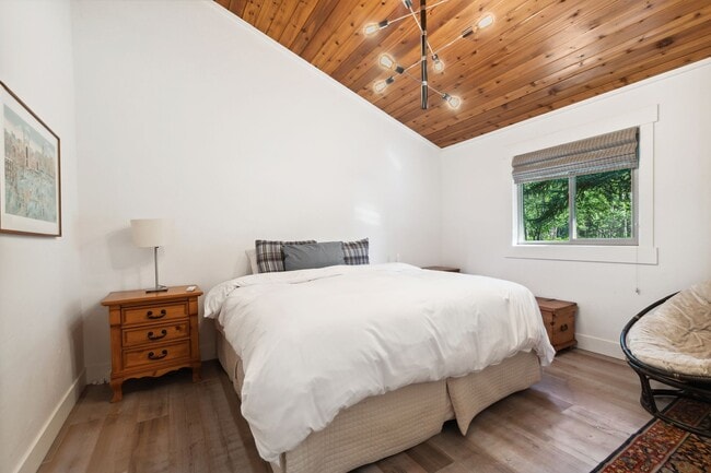 Building Photo - 2 bedroom, 1 bath house with Whitefish Lake Access