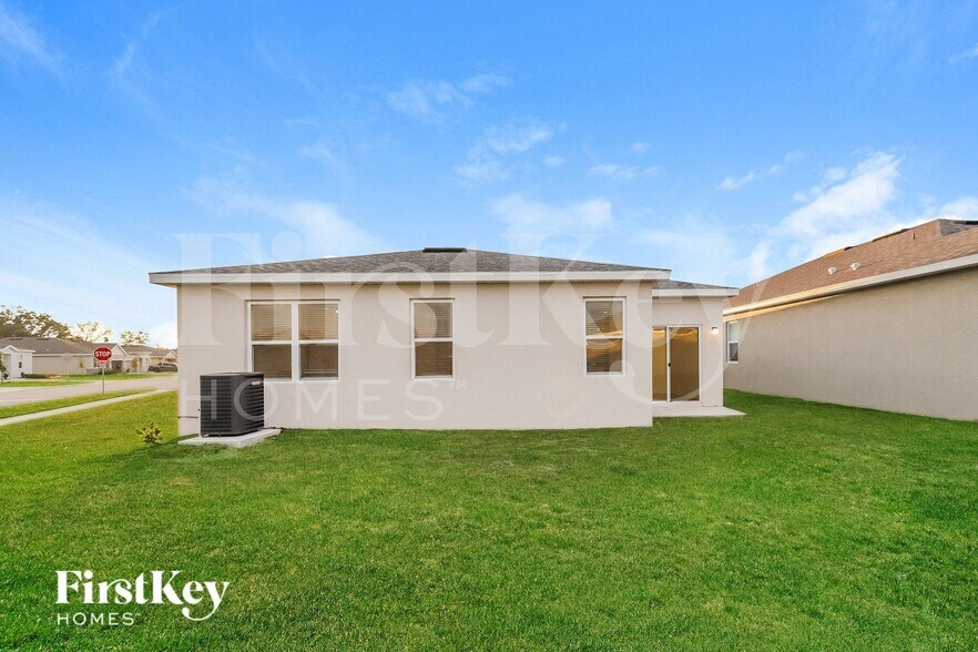 Building Photo - 405 Reina Wy