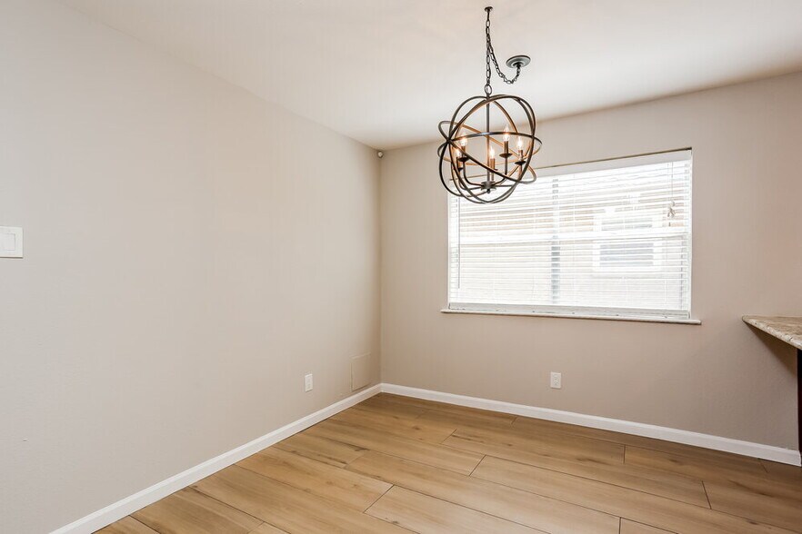Building Photo - 2613 Orion Dr