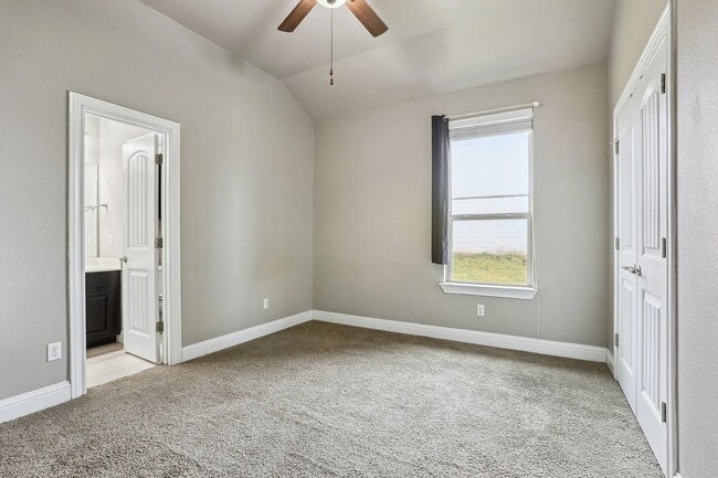 Building Photo - 8804 Vantage Point Dr
