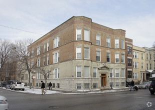 Building Photo - 920-22 W Addison