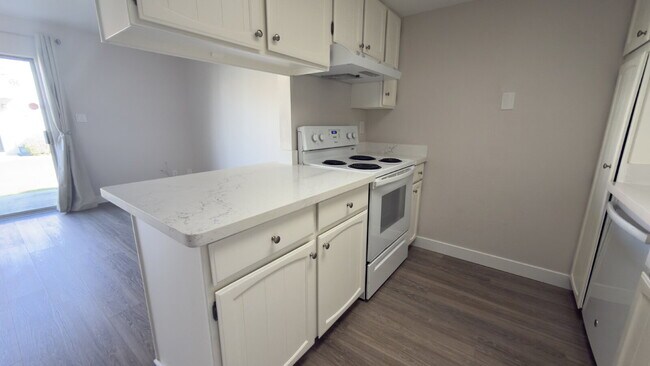 Building Photo - "Charming 1-Bedroom Condo Oasis in Phoenix - Your Perfect Urban Retreat!"