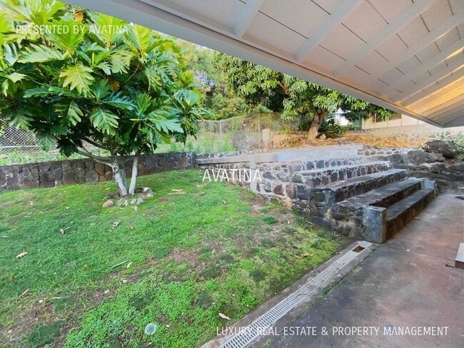 Building Photo - 2330 Makanani Dr
