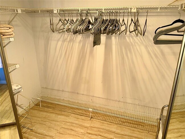 Building Photo - 690 Island Way